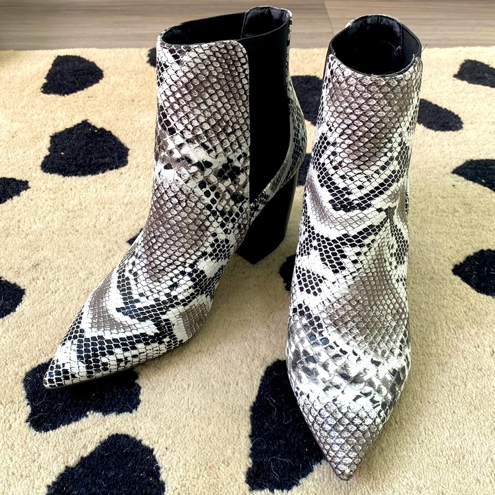 Qupid Shoes snake skin booties boots snake skin print black and white size 7.5